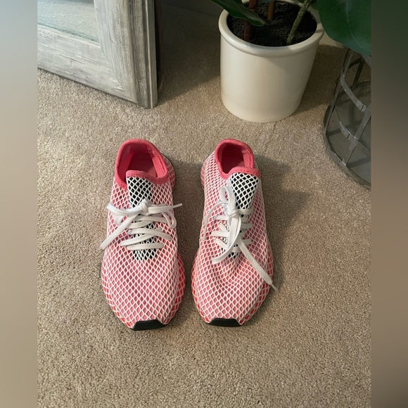 Adidas 8.5 athletic shoes - Picture 1 of 4